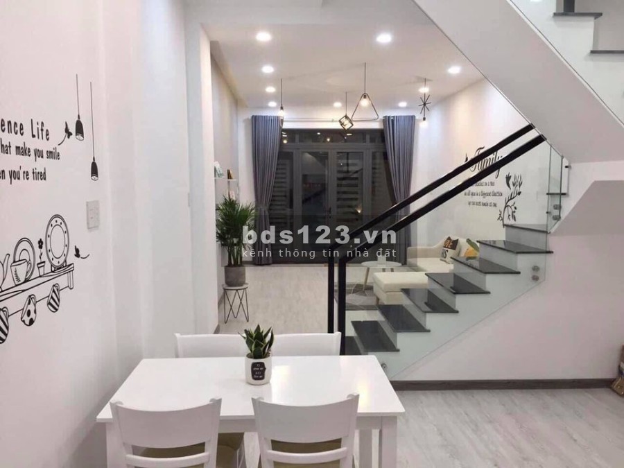 Chính Chủ Cần Bán Gấp Căn Nhà ở gần Cầu Lớn, Hóc Môn. Giá chỉ 600 Triệu sổ sẵn chính chủ
