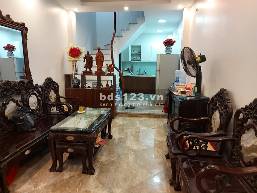 Bán Nhà phố Trạm, nhà đẹp ngõ ô tô, diện tích sử dụng 33m2, giá 2 tỷ hơn lh 0962708938
