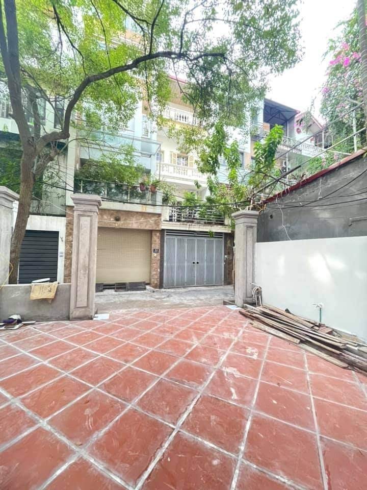 Bán nhà Biệt thự Hồ Tây 110m Ô tô vào nhà Giá chỉ bằng nhà ngõ liên hệ 0975648579