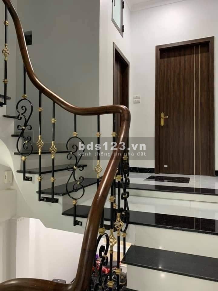 Bán nhà phân lô phố Chùa Láng 50 m2 4 tầng,ô tô, kinh doanh. Nhỉnh 10 tỷ