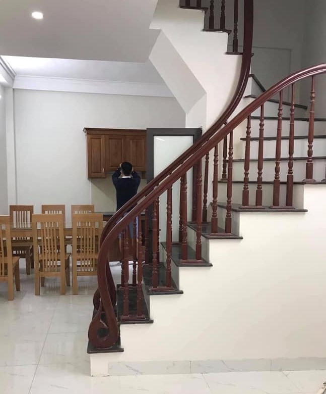 Bán nhà mặt phố Nguyễn Khoái Quận Hai Bà Trưng mặt tiền 4.2m Dt 18m2 4 tầng giá nhỉnh 1tỷ!