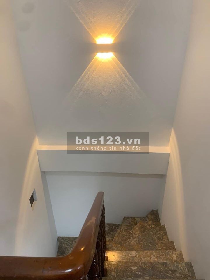 Cần bán nhà nguyên căn Quận Hai Bà Trưng, diện tích sử dụng 35m2, sổ đỏ chính chủ, lhcc