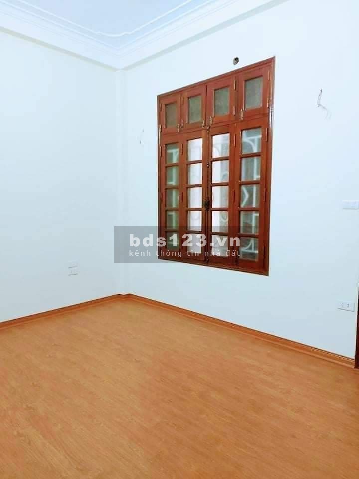 Cần Bán Nhà Cự Lộc 32m2 giá 3.5 tỷ- 2 thoáng, 4 ngủ- Nhà đẹp, tự xây .