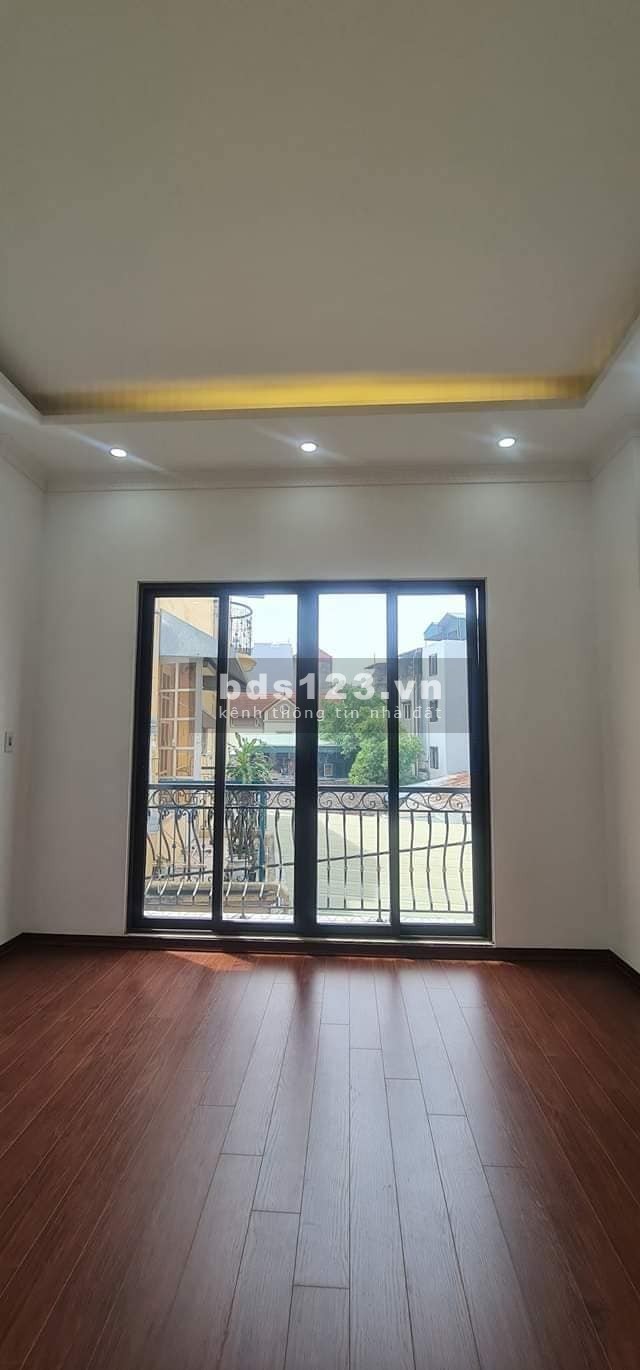 Bán Nhà Bồ Đề diện tích 47m2, 5 tầng, mặt tiền 4M, giá bán chỉ nhỉnh 5 tỷ, lh 0974495524