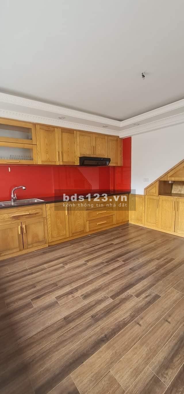 Bán Nhà Bồ Đề diện tích 47m2, 5 tầng, mặt tiền 4M, giá bán chỉ nhỉnh 5 tỷ, lh 0974495524