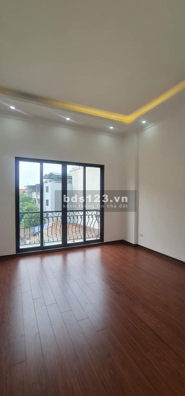 Bán Nhà Bồ Đề diện tích 47m2, 5 tầng, mặt tiền 4M, giá bán chỉ nhỉnh 5 tỷ, lh 0974495524