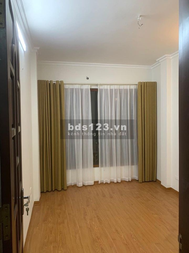 Cần bán nhà nguyên căn Quận Hai Bà Trưng, diện tích sử dụng 35m2, sổ đỏ chính chủ, lhcc