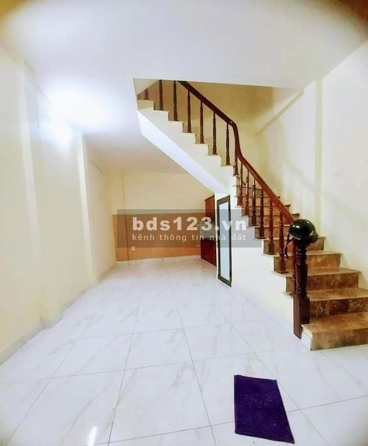 Cần Bán Nhà Cự Lộc 32m2 giá 3.5 tỷ- 2 thoáng, 4 ngủ- Nhà đẹp, tự xây .