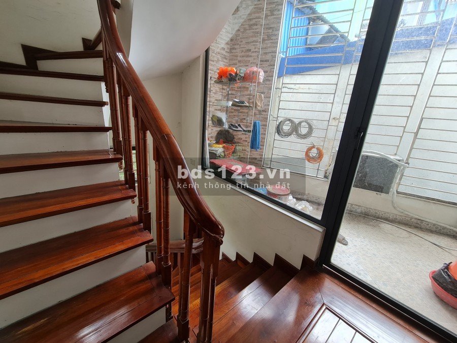 Ngõ phố Đội Cấn diện tích sử dụng 55m2 5 tầng, ngõ rộng, giá bán 4.2 tỷ lh 0988899816