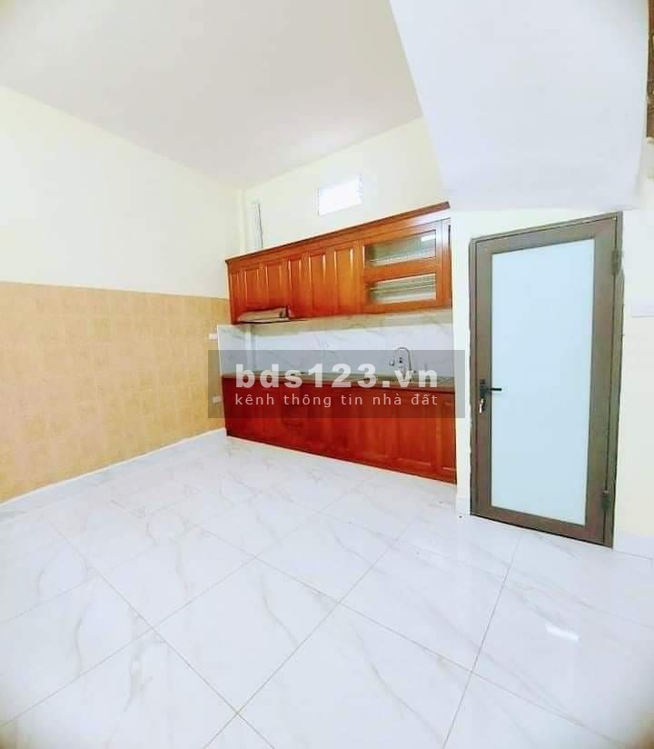 Cần Bán Nhà Cự Lộc 32m2 giá 3.5 tỷ- 2 thoáng, 4 ngủ- Nhà đẹp, tự xây .