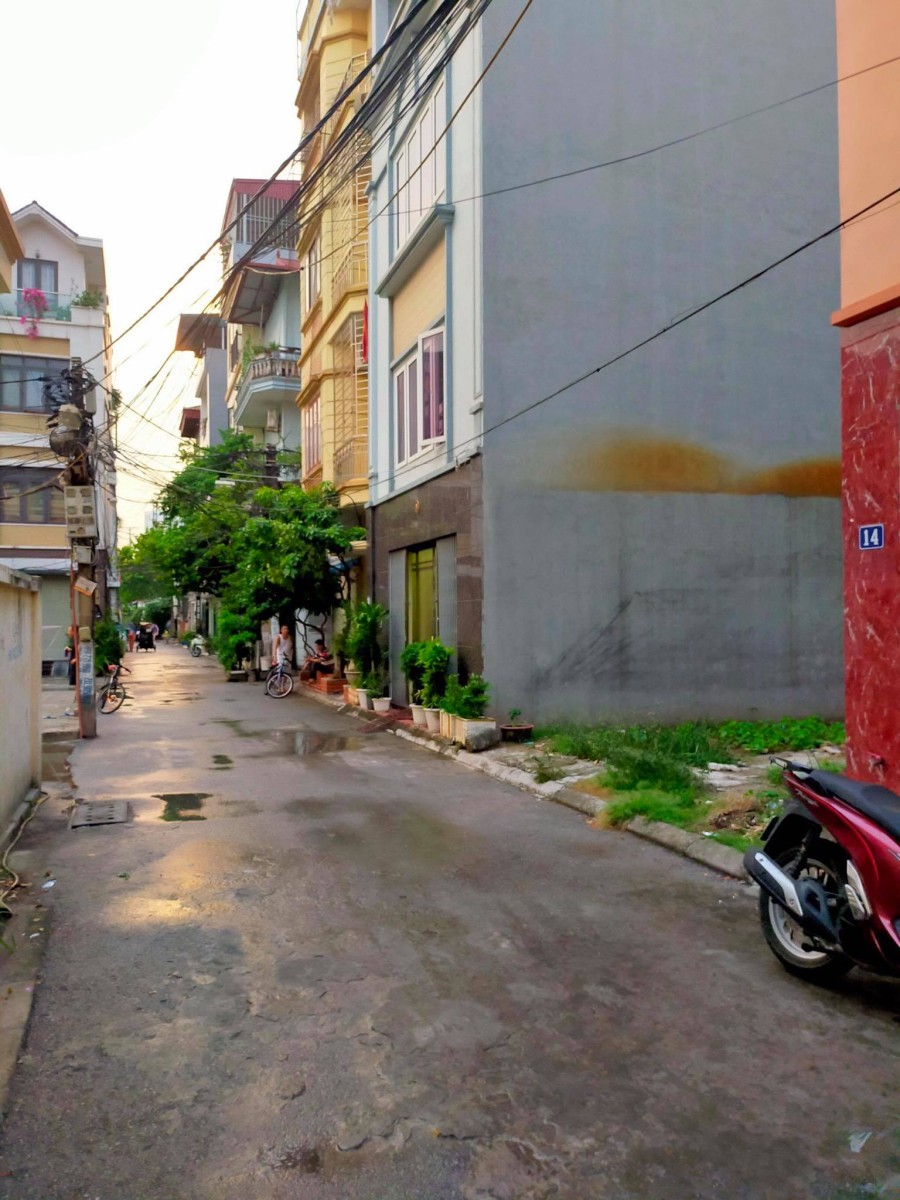 Phân lô Quân Đội, SĐCC 55m, mt 5.7m, ô tô tránh, giá 4.4 tỷ. LH 0909258391