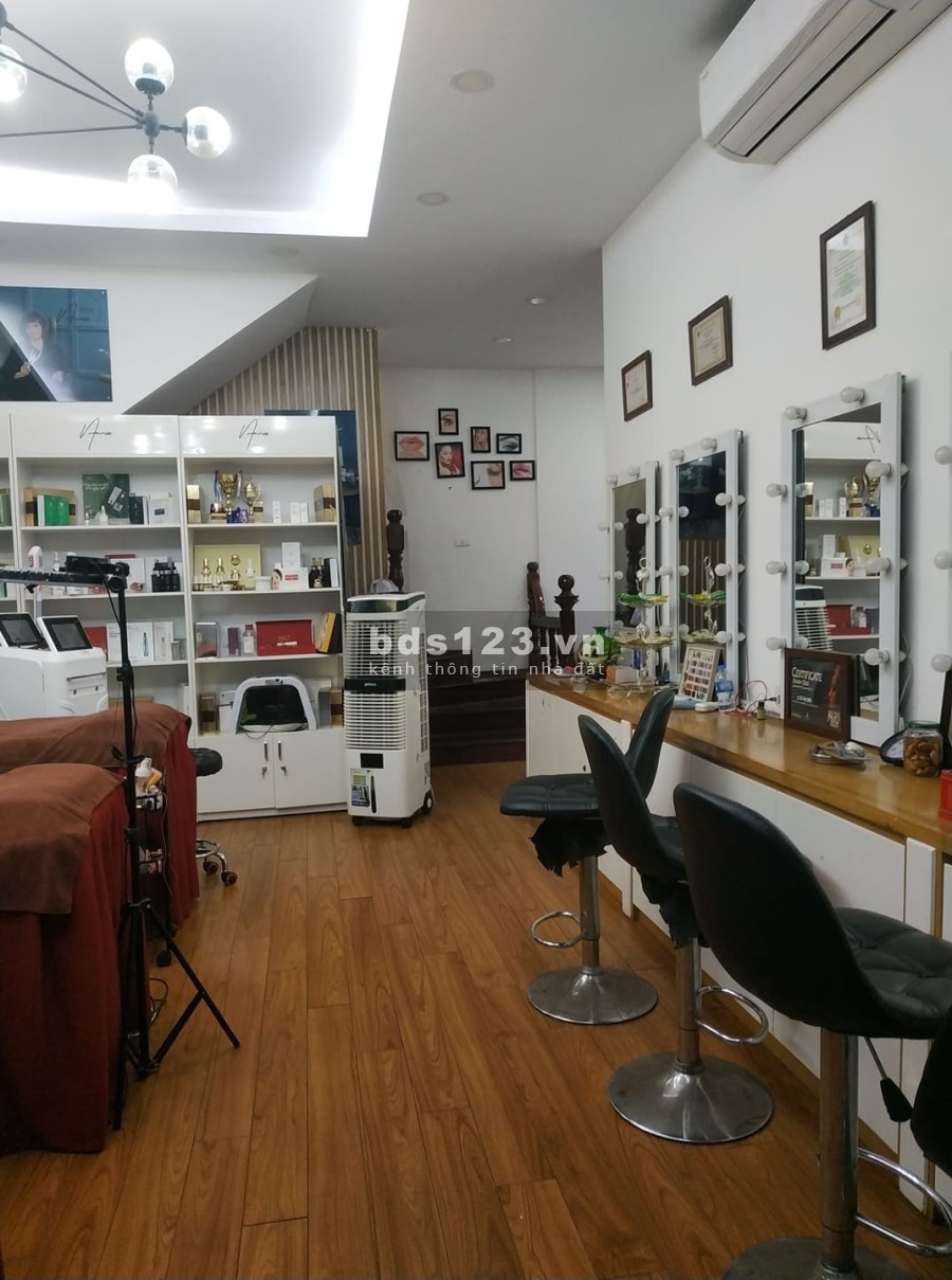 Cần nhượng lại căn nhà đường Tôn Đức Thắng Đống Đa, diện tích 98m2, giá 16 tỷ sổ sẵn