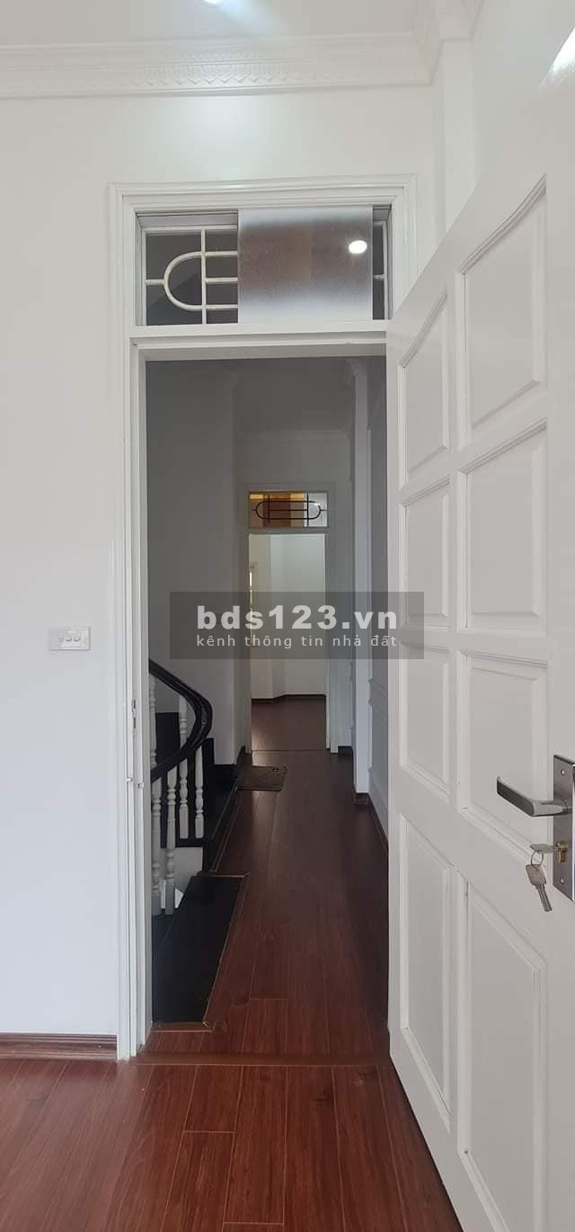 Bán Nhà Bồ Đề diện tích 47m2, 5 tầng, mặt tiền 4M, giá bán chỉ nhỉnh 5 tỷ, lh 0974495524