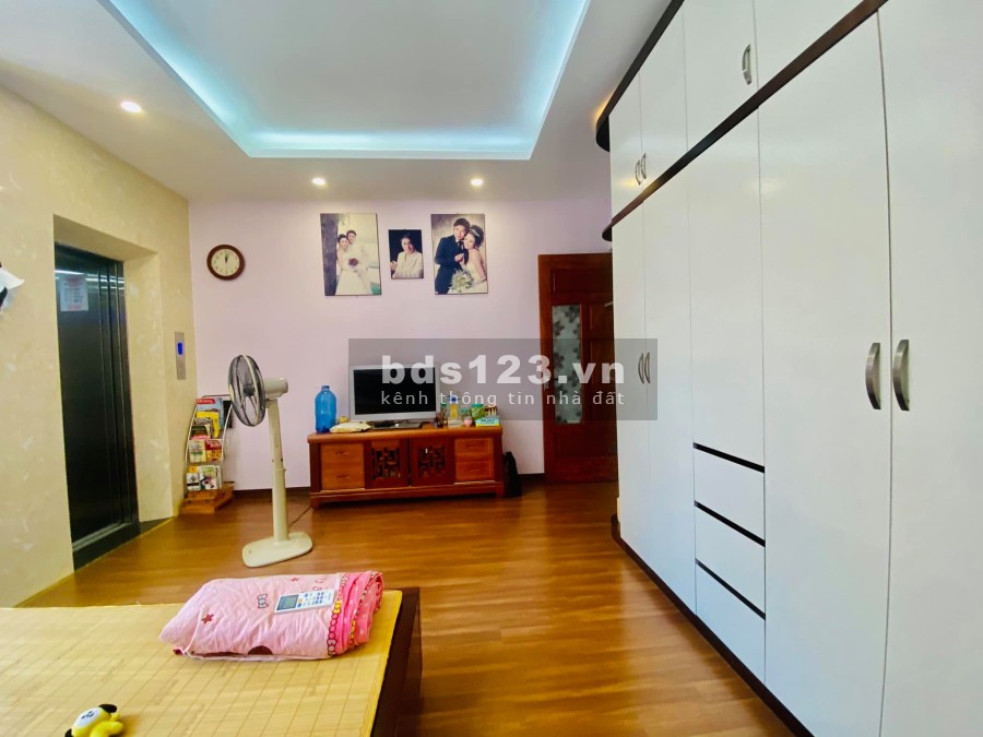 Bán lô góc thang máy nhà mới siêu đẹp, cam kết tin thật ảnh chụp thật, đúc 5 tầng kiên cố