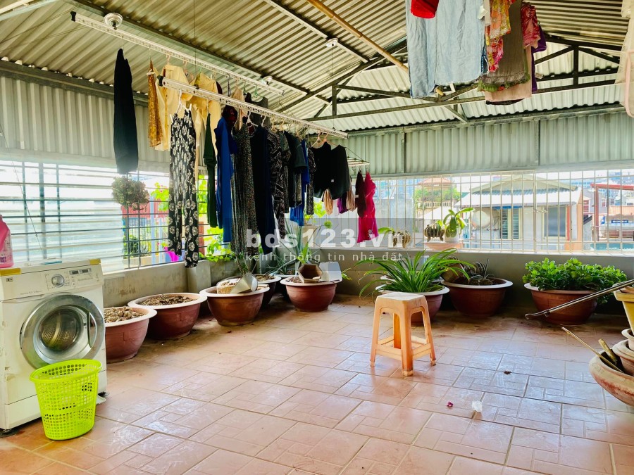 Bán lô góc thang máy nhà mới siêu đẹp, cam kết tin thật ảnh chụp thật, đúc 5 tầng kiên cố