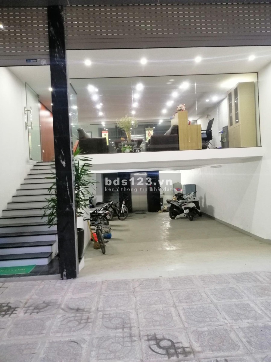 Nhà em đang cần cho thuê mặt sàn tầng 4, diện tích 100m2 cho thuê làm văn phòng, Spa, bán hàng online, studio,...
