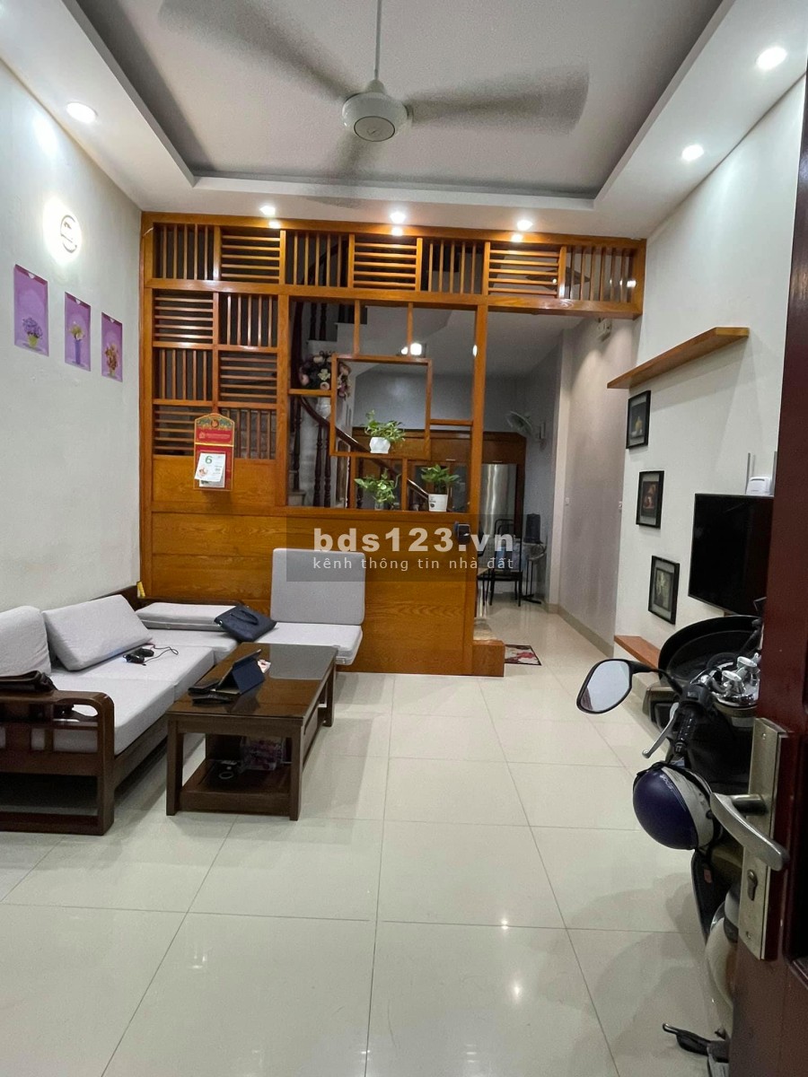 Bán nhà, xe Inova qua cổng, Cầu Diễn, diện tích sử dụng 39.8m2, 4 tầng, giá chỉ hơn 2 tỷ