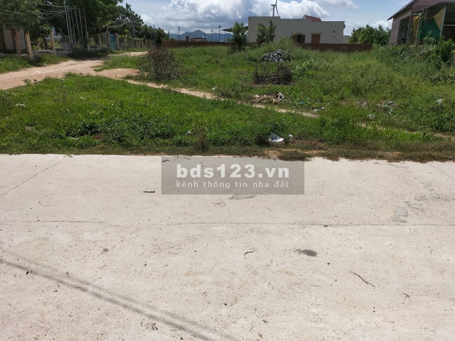 Chính chủ bán gấp 1092m2 đất cận khu công nghiêkp Becamex giá 610 triệu thương lượng