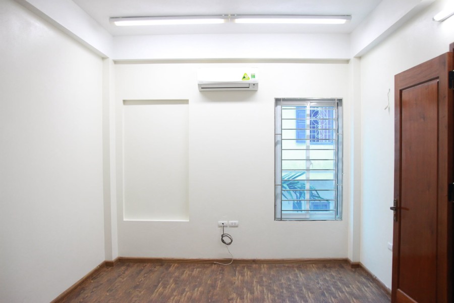 Bán nhà 5 tầng 10m ô tô tránh, nhà đẹp thông thoáng, ở luôn, đường Nguyễn Chí Thanh, Đống Đa