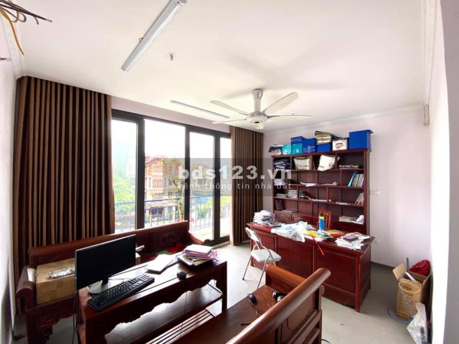 View Hồ - Gara ô tô, Nhà Ngọc Lâm, Quận Long Biên, 74m, 5 tầng, giá bán 9.6 tỷ sổ sẵn