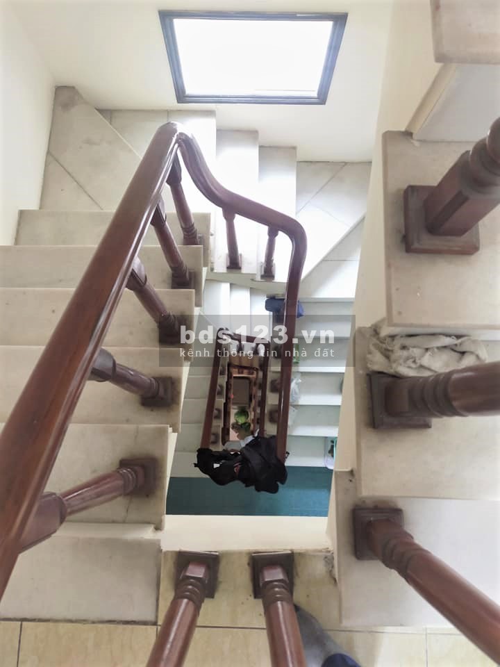 Xã Đàn 25m2 5 tầng 2.2 tỷ. 1 bước ra phố. Xách đồ vào luôn. 3 gác đỗ ngày đêm