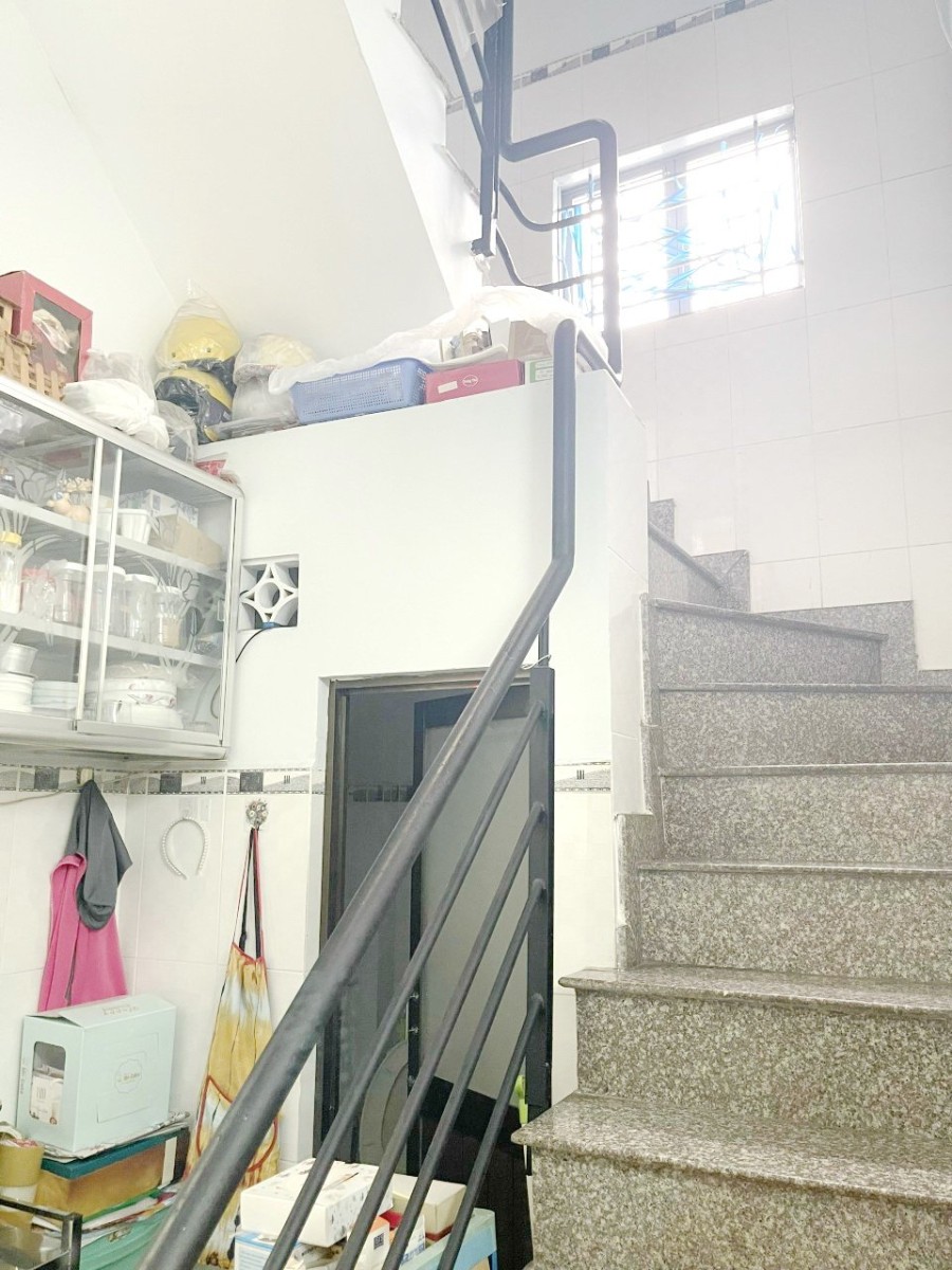 Bán nhà chính chủ 3 lầu đường Âu Dương Lân P3 Quận 8 nhà chính chủ sổ hồng riêng