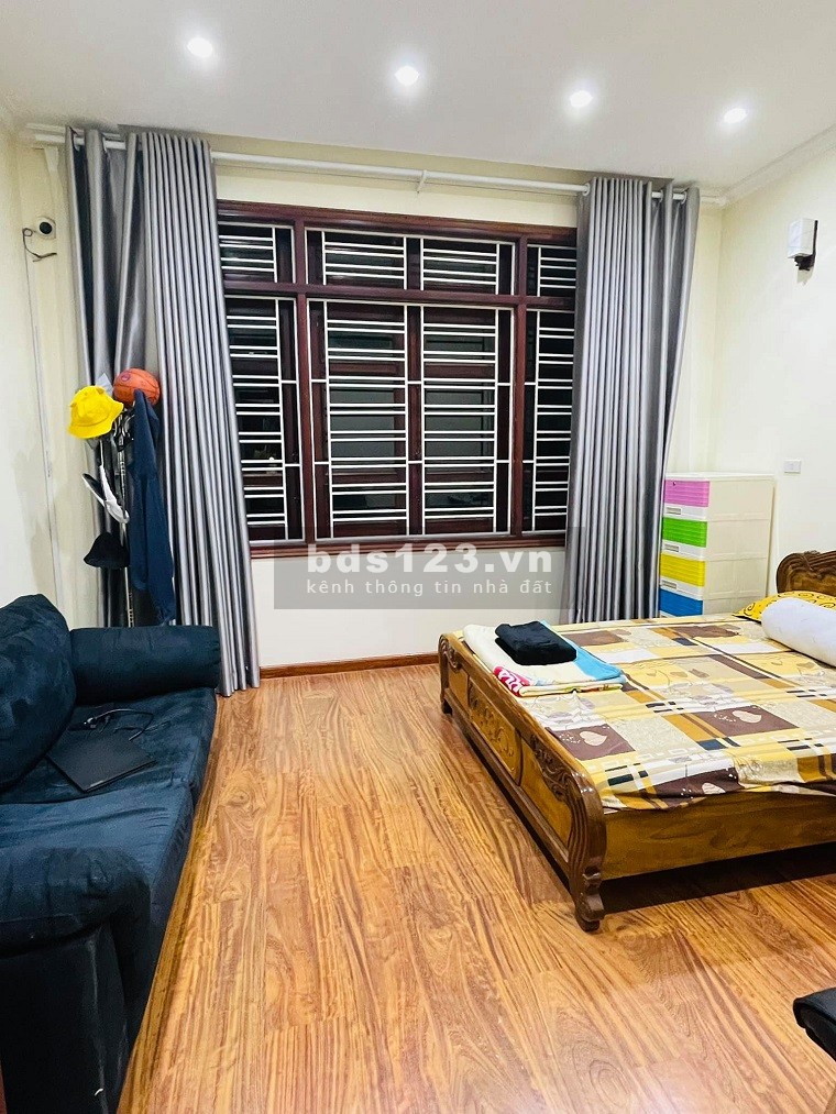 Bán nhà nguyên căn chính chủ phố Tư Đỉnh, khu Vip ở sướng, diện tích 43m2, 5 tầng, giá hơn 3 tỷ