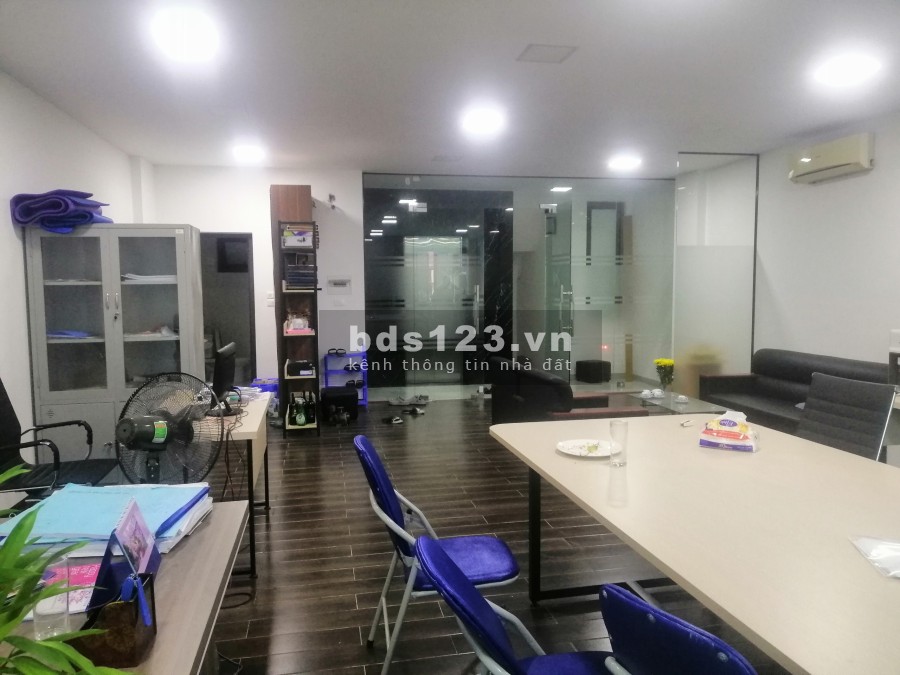 Nhà em đang cần cho thuê mặt sàn tầng 4, diện tích 100m2 cho thuê làm văn phòng, Spa, bán hàng online, studio,...