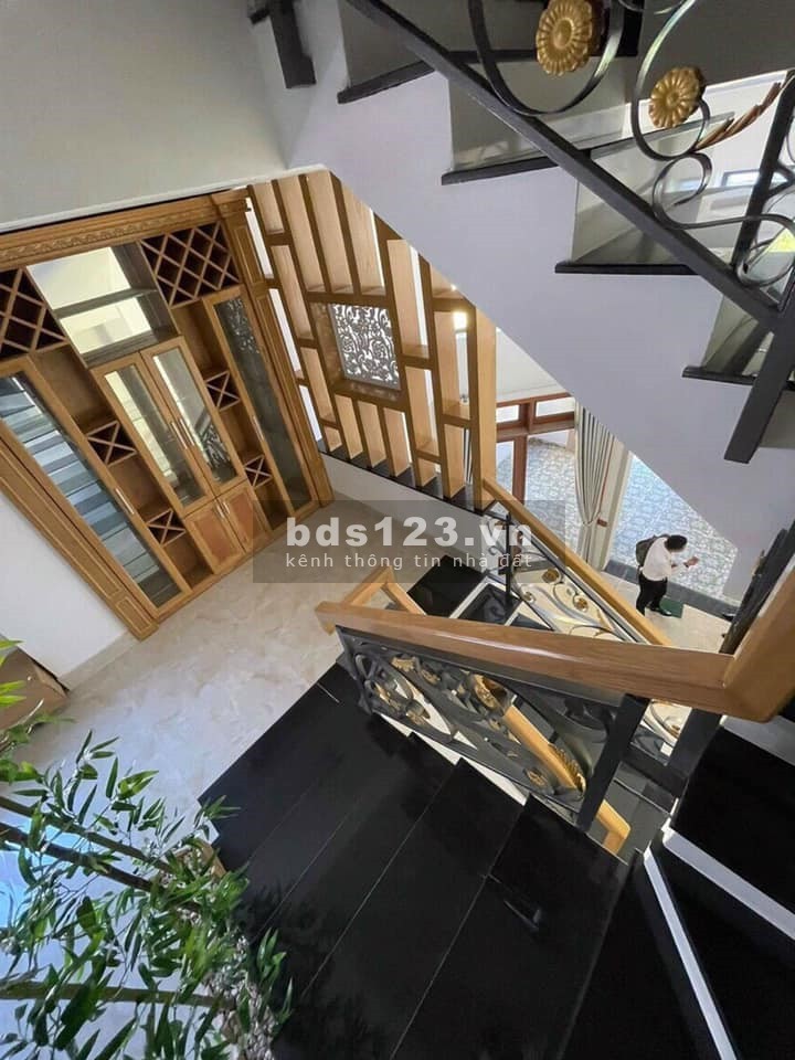 NHÀ Rất Đẹp, thoáng 2 Mặt Tiền - 4 lầu (5.76 x 11.7m) giá 6,8 TỶ.