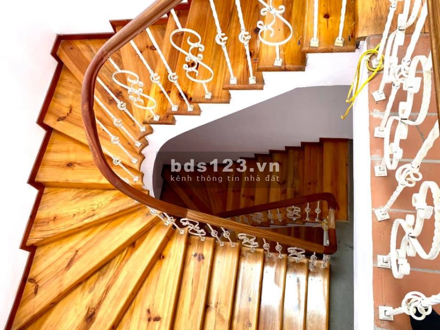 View Hồ - Gara ô tô, Nhà Ngọc Lâm, Quận Long Biên, 74m, 5 tầng, giá bán 9.6 tỷ sổ sẵn