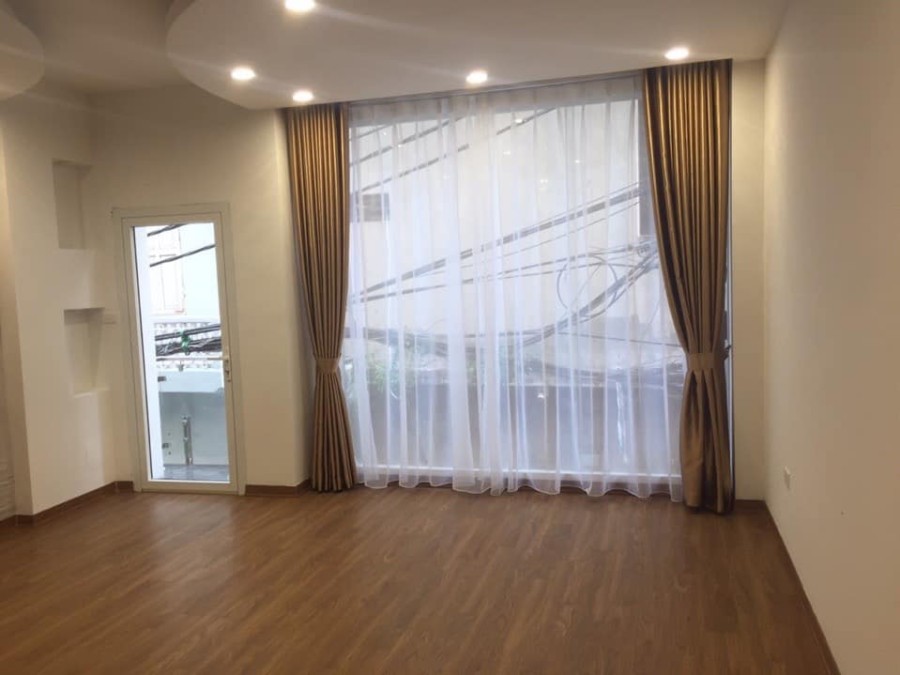 Bán căn nhà ngõ thông đẹp Hoàng Hoa Thám, dtsd 38m2, 7 tầng, mt 5m, giá 6.6 tỷ, Ba Đình