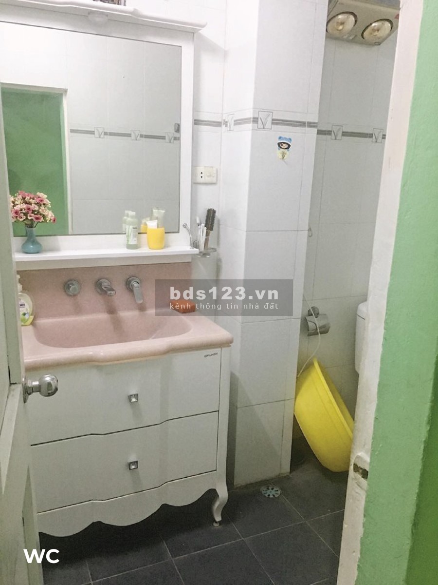 Cho Nữ thuê 1 Phòng trong Căn hộ 130m2 - 20 Láng Hạ, Đống Đa, đối diện rạp Quốc Gia