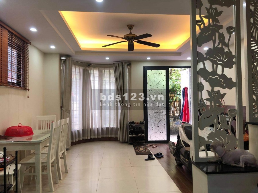Lạc Long Quân, diện tích sử dụng 39m2 5 tầng, mt 4.5m, lô góc nhà rất mới giá bán 5.8 tỷ