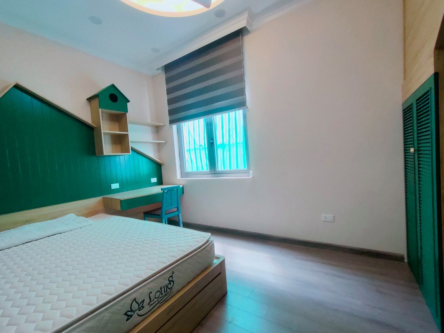 Bán Gấp Nhà Mặt Phố Ngọc Thụy Long Biên ,Vỉa Hè diện tích sử dụng 140m2 4 tầng mặt 6m 11 tỷ