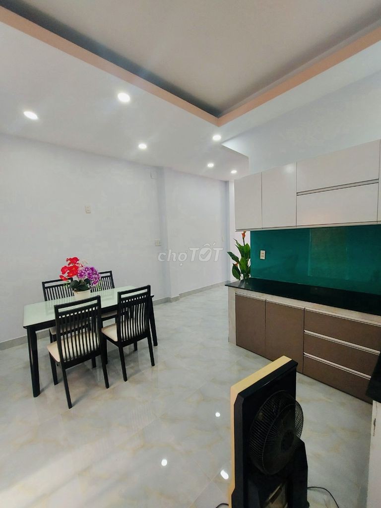 Bán nhà hẻm 4m Bành Văn Trân, diện tích sử dụng 60m2, 2 lầu, giá bán nhanh chỉ 5 tỷ