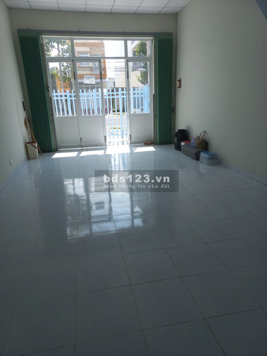 Nhà nguyên căn cho thuê ngang 4.5m2 xây 1 trệt 1 lầu MT đường Ninh Bình phường 2 Bạc Liêu