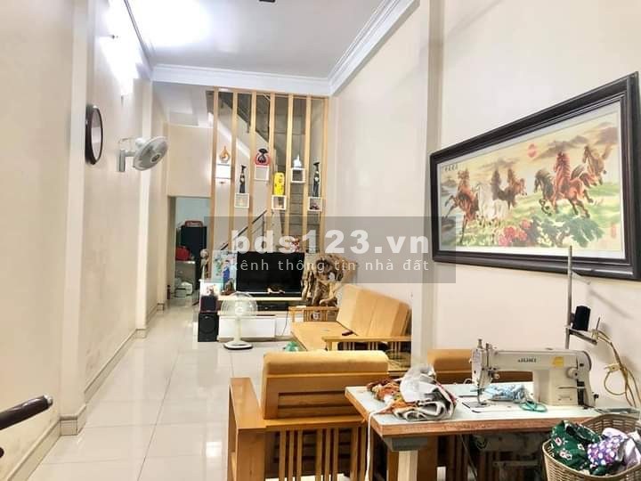 Bán nhà mặt phố Đê La Thành, Ba Đình, dtsd 33m2, 2 tầng đúc, giá bán 7.2 tỷ, vỉa hè khủng