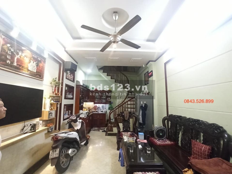 Bán nhà phố Giải Phóng, ô tô đỗ cổng, 20m ra ô tô tránh, 45m2 nhỉnh 3 tỷ