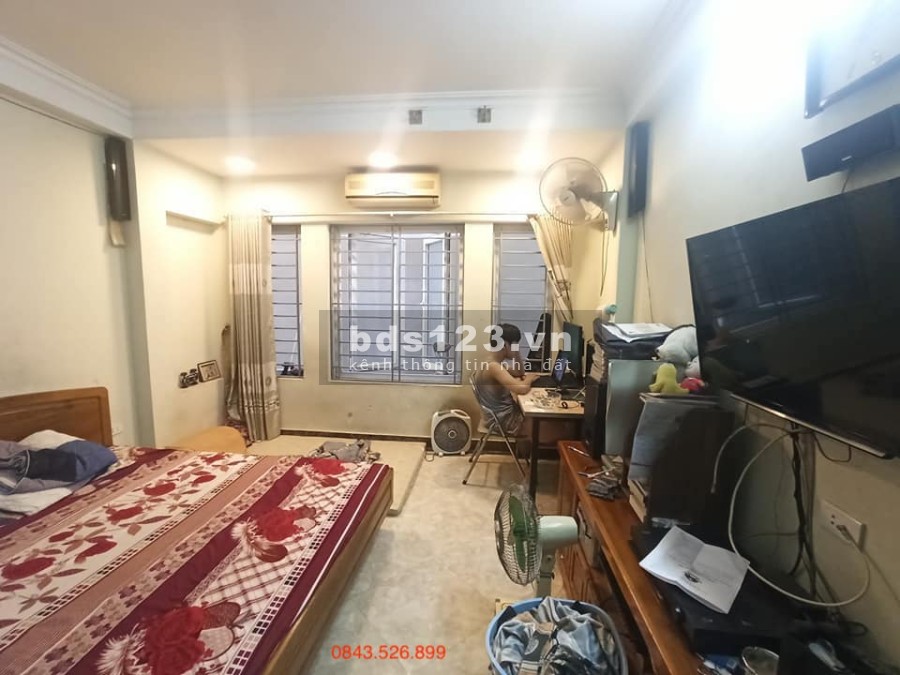 Bán nhà phố Giải Phóng, ô tô đỗ cổng, 20m ra ô tô tránh, 45m2 nhỉnh 3 tỷ