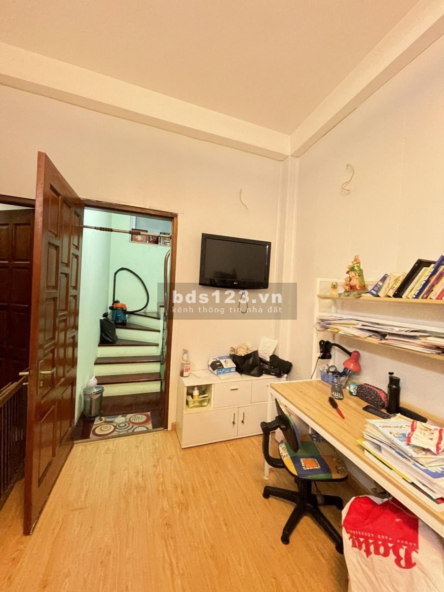 Bán nhà Bạch Mai diện tích 25m2 4 tầng, giá 2.6 tỷ, nhà đẹp, gần phố, nhiều tiện ích, lhcc