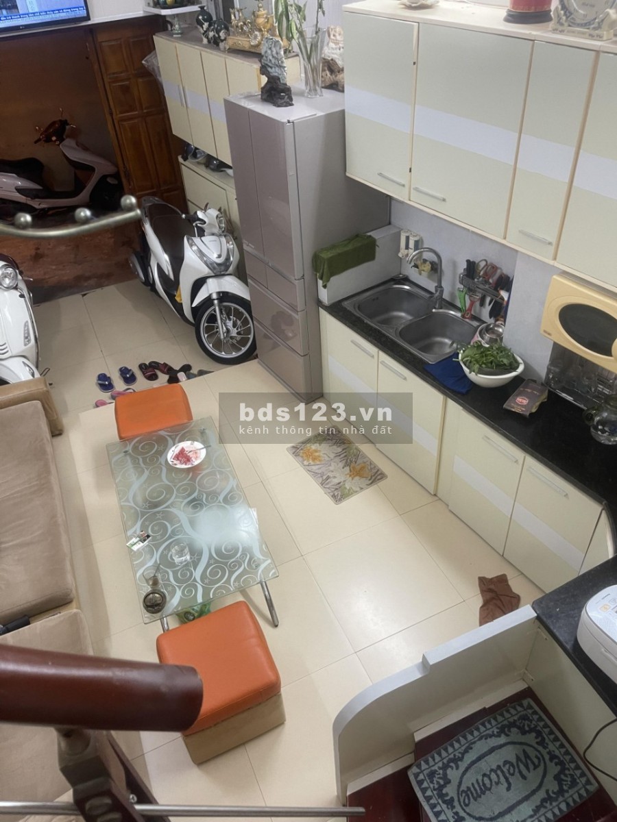 Bán nhà Bạch Mai diện tích 25m2 4 tầng, giá 2.6 tỷ, nhà đẹp, gần phố, nhiều tiện ích, lhcc