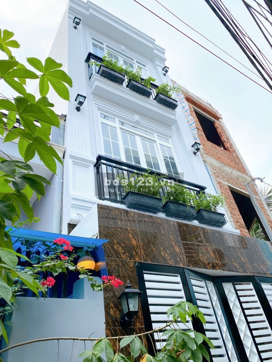 Bán nhà Nguyễn Văn Cừ Quận Long Biên, dtsd 40m2, 4 tầng nhà siêu đẹp ở sướng giá 3.6 tỷ
