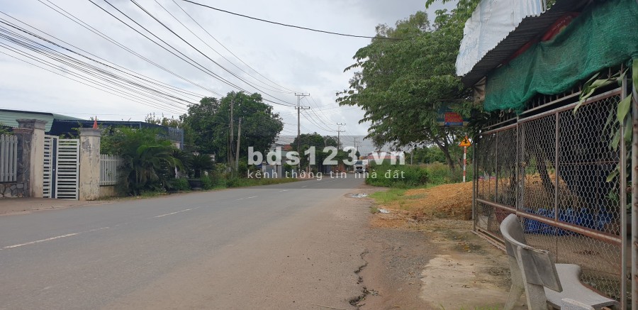 Mặt tiền tỉnh lộ 329 giá 295 triệu/m2 kinh doanh liên hệ xem đất 0909196325, đầy đủ nội thất