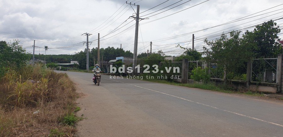 Mặt tiền tỉnh lộ 329 giá 295 triệu/m2 kinh doanh liên hệ xem đất 0909196325, đầy đủ nội thất