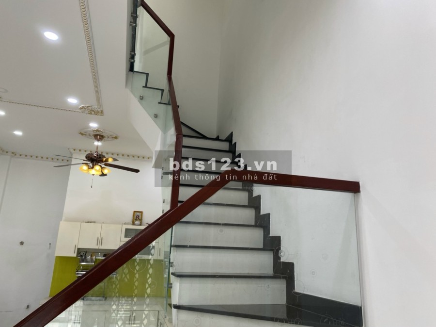 Nhà hẻm xe hơi 606 thông khu Hồng Long HBP Thủ Đức giá 5 tỷ 95 thương lượng, lh 0938160627