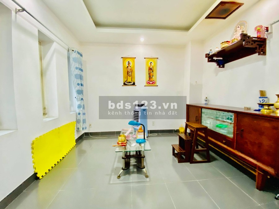 Nhà ngộp Lạc Long Quân, HXH, Tân Bình, diện tích sử dụng 61m2 4 tầng, giá chỉ còn 8,9 tỷ