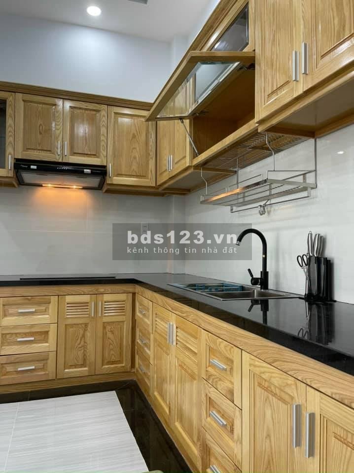 Bán nhà Nguyễn Văn Cừ Quận Long Biên, dtsd 40m2, 4 tầng nhà siêu đẹp ở sướng giá 3.6 tỷ