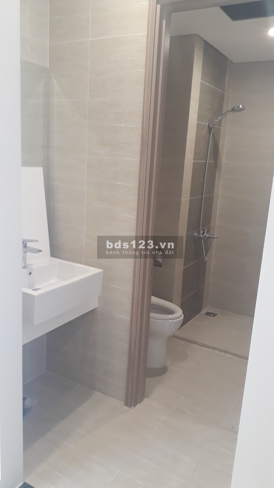 Bán gấp căn hộ 2PN- ban công Đông Nam, giá 1.8 tỷ tại Vinhomes Smart City