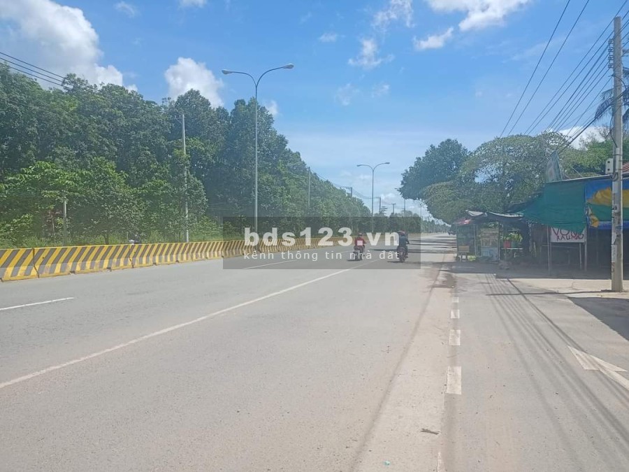 Bán đất thổ cư Bình Dương dtsd 1165m2, giáp mặt tiền quốc lộ 13 đường lớn xe ra vào tránh