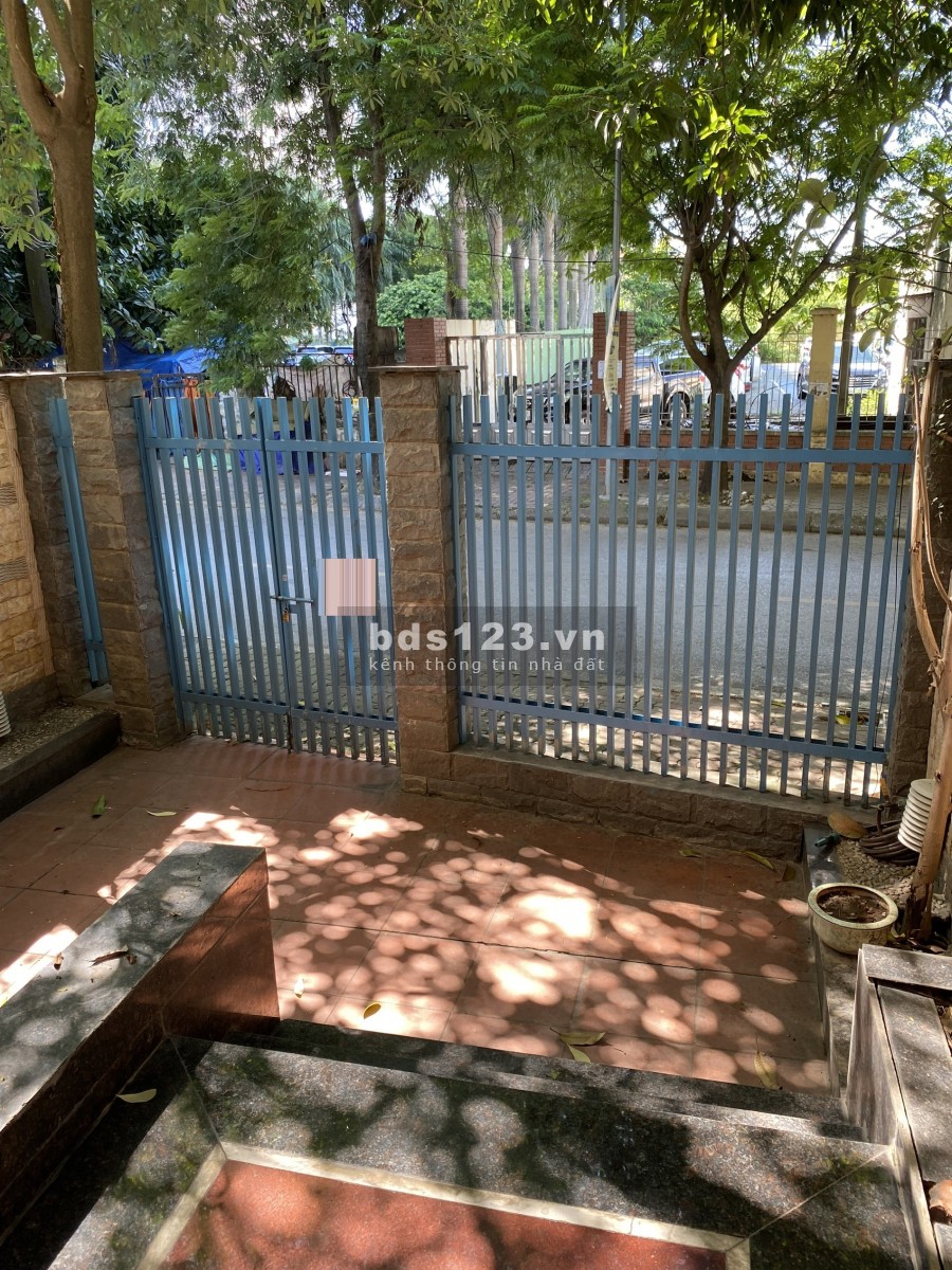 Cho thuê biệt thự ngọc Hà 100m2 x 3 tầng, sân vườn ở làm văn phòng, bán hàng online